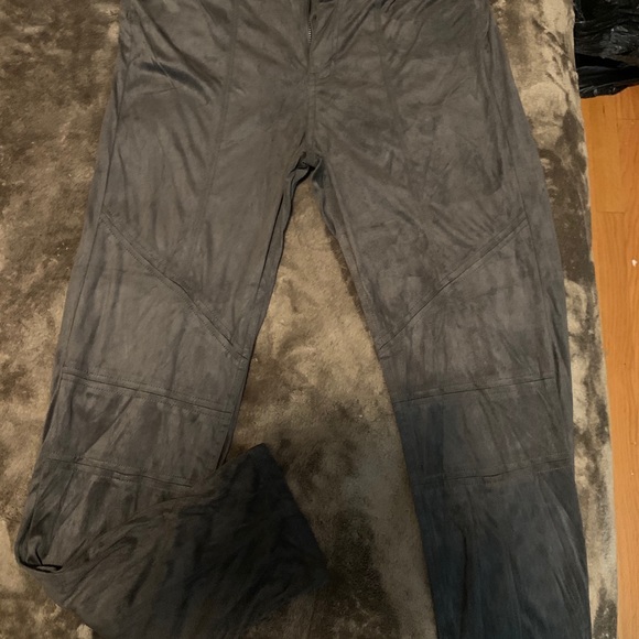 SET (H&M) black sweater & khaki suede-like pants - Picture 3 of 5